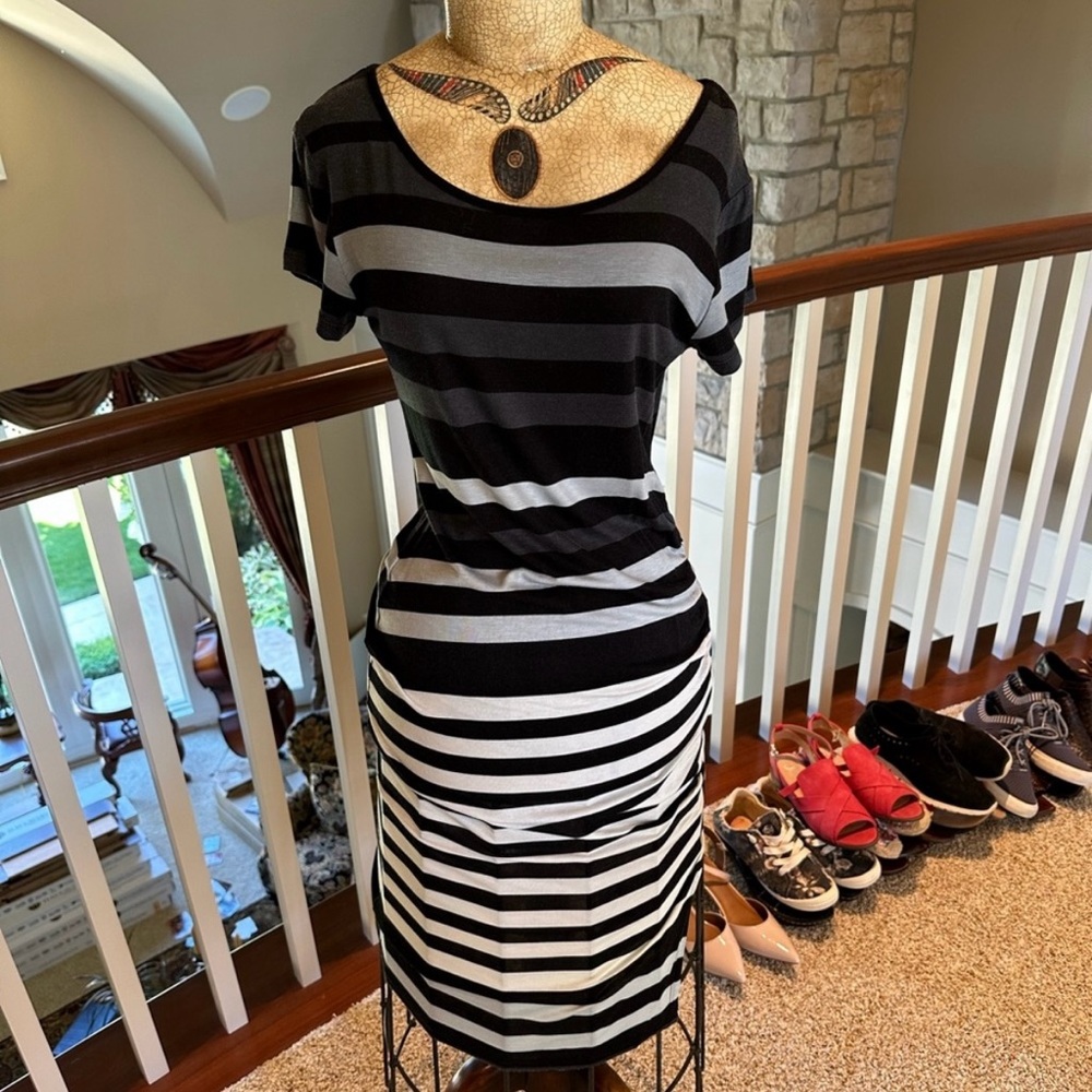 Felicity & Coco Dress Size Small